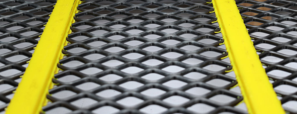 Screening media tension systems