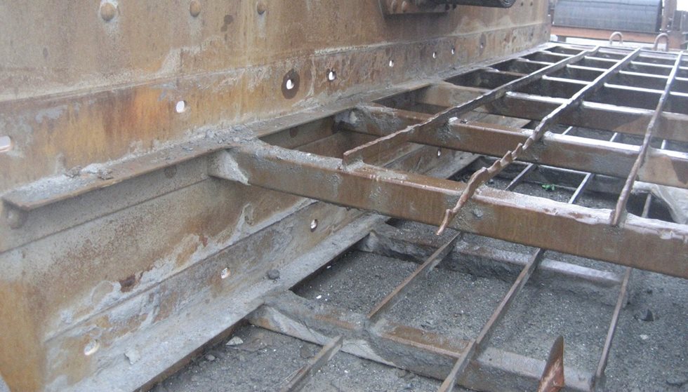 Condition of the supporting profiles before repair