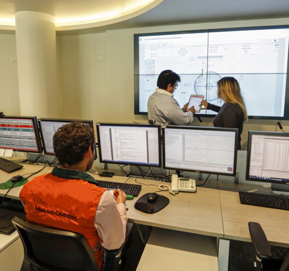 Metso Outotec people delivering services at the Performance Center